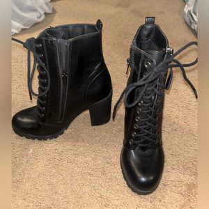 NEW NEVER WORN Combat boots size 7!